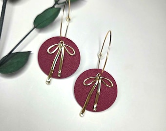 Bordeauxrode hoepel oorbellen statement hangoorbellen strikoorbel grote bordeauxrode sieraden ronde hoepel gouden oorbel kersenlak handgemaakt cadeau-idee