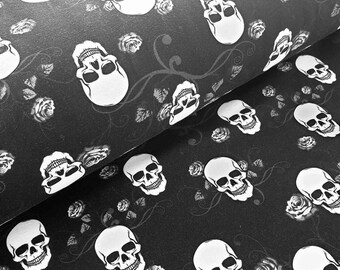 Bomullstyg "Skulls & Flowers" svart (vävt tyg) 50 cm styck