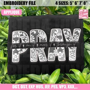 Könnte beinhalten: Schwarzer Stoff mit dem Wort "PRAY" in weißen Buchstaben mit floralem Muster. Der Schriftzug "for it on it over it through it" ist in einer Schriftart geschrieben. Das Bild ist mit "Embroidery File" und "Applique" beschriftet.