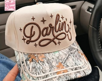 Fichier de broderie : Chapeau western Darlin Rodeo, motif tendance casquette cowboy/cowgirl, design de casquette trucker vintage PES DST