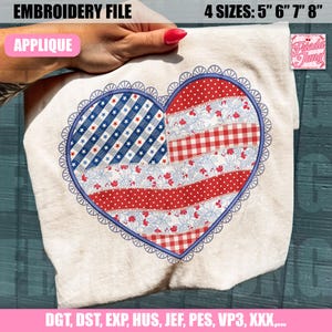 Op de afbeelding: Een applicatie borduurbestand met een hartontwerp in patriottische kleuren. Het hart bevat patronen in rood, wit en blauw, waaronder sterren, strepen en bloemenprints. Verkrijgbaar in 4 maten: 12,7 cm, 15,2 cm, 17,8 cm en 20,3 cm.