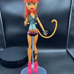 Preciosa muñeca Monster High Ghoul Sports Toralei Stripe Muñeca no completa