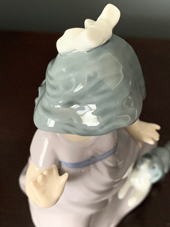 ナオ・リヤドロ磁器の置物、子犬を抱いた少女、1987年廃盤 - Etsy 日本