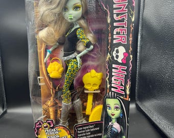 Gorgeous Brand New In Box Monster High Freaky Fusion Frankie Stein Doll, Inspired Ghouls, Box shows some damage but sealed.