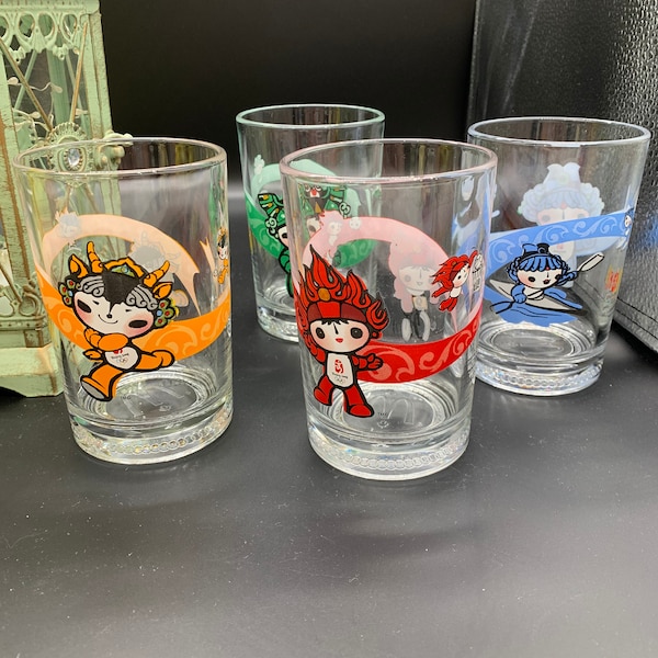 4 Jeux olympiques d’été de Pékin mettant en vedette les mascottes Fuwa, orange, bleu, vert, bleu, sous licence McDonalds, état incroyable, beau verre transparent