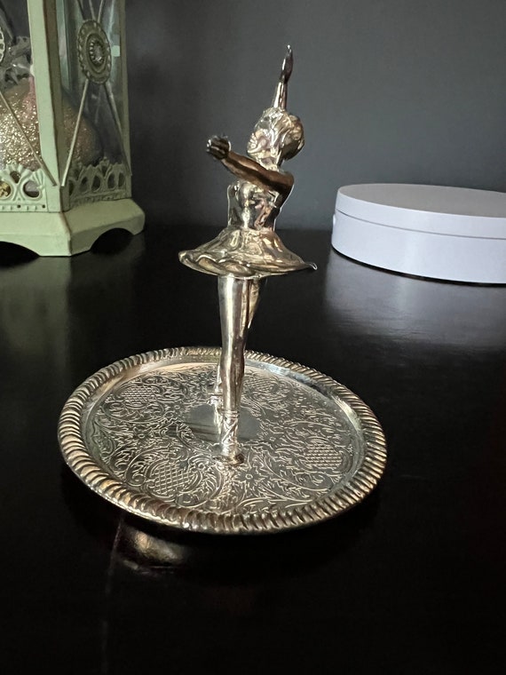Ballerina ring holder discount