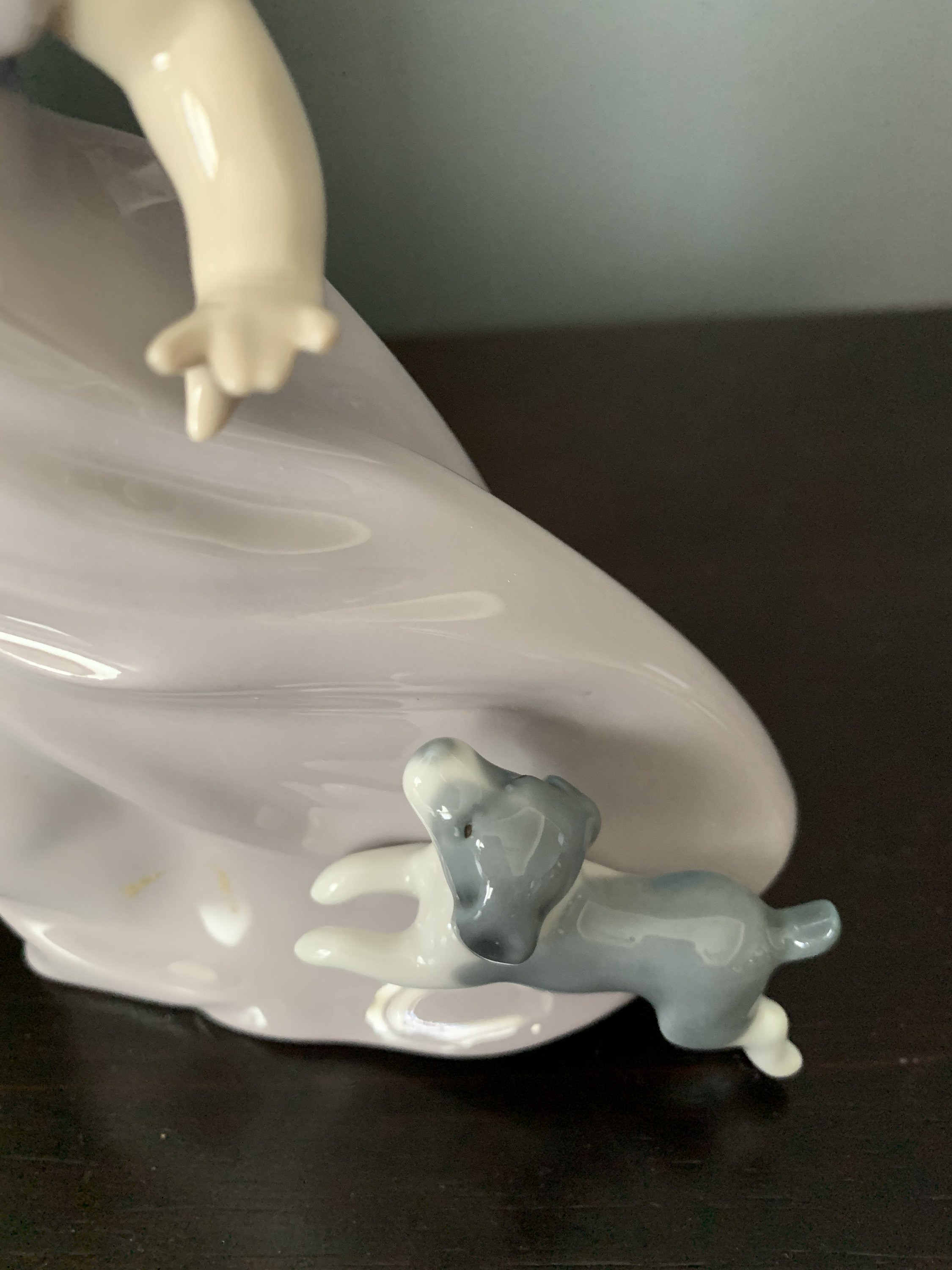 ナオ・リヤドロ磁器の置物、子犬を抱いた少女、1987年廃盤 - Etsy 日本