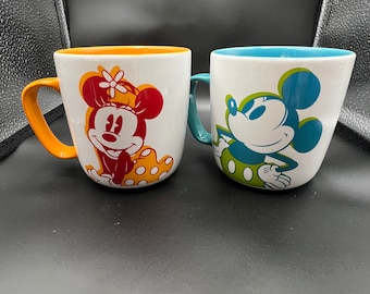 ディズニーストアのミッキーとミニーのマグカップ（タイ）