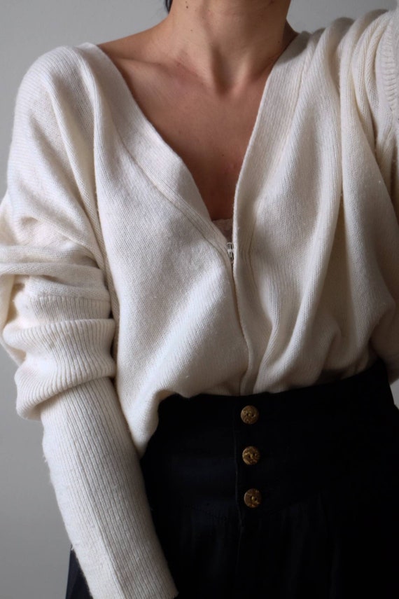 White vintage wool cardigan, long wool vintage car
