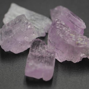 Natürlicher Kunzit Kristall mit komplexen Endungen, Pink Kunzite, Kunzite Exemplar, Geätzte Kunzite aus Nuristan Afghanistan