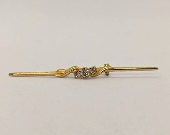 Vintage bar brooch with rhinestone decoration on gold tone metal, vintage brooch, costume jewellery, vintage jewellery, bar brooch