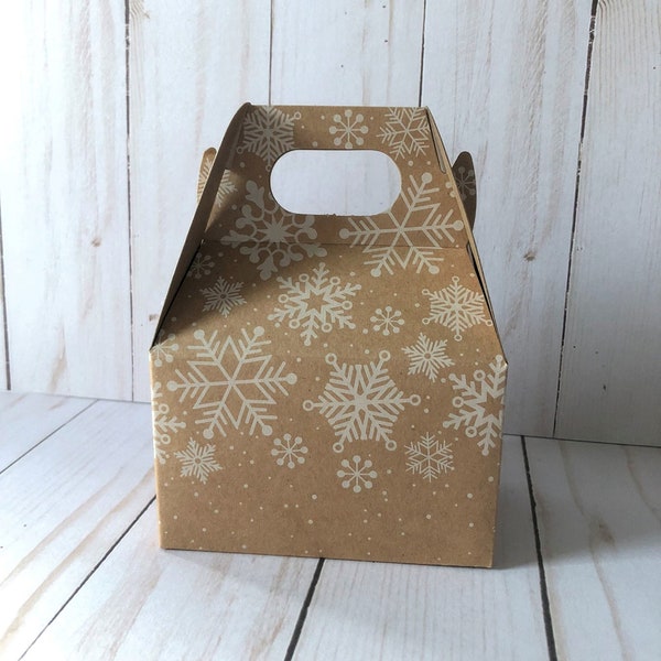 10 Snowflake Favor Boxes, Winter Party Decoration, Snowflake Treat Box, Small Gable Gift Box, Party Favor Box, Winter Wonderland Party Favor