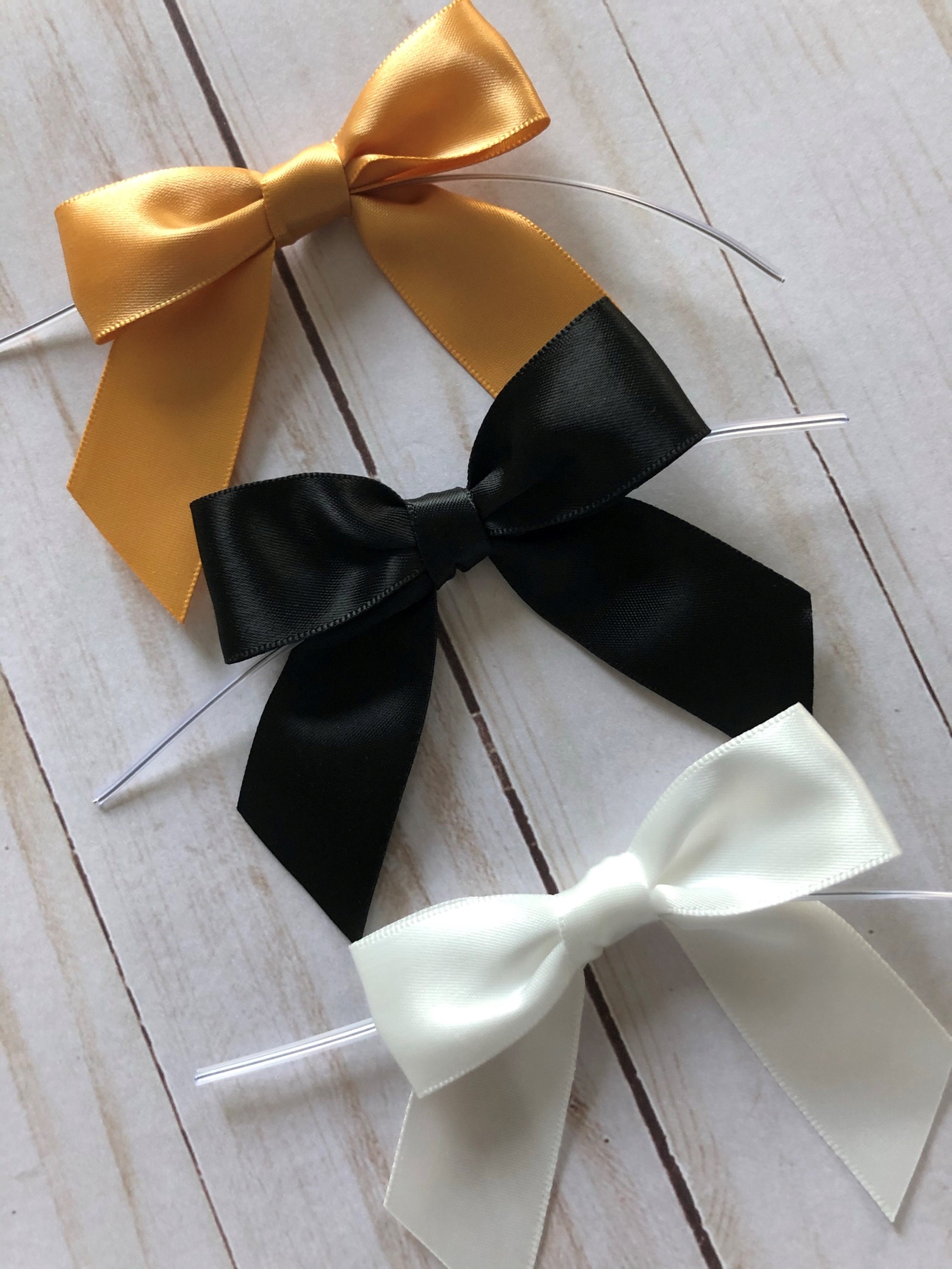  Gold Twist Tie Bow, 30 Pack Small Bows for Crafts, Christmas Gold  Bows for Gift Wrapping, Mini Pretied Satin Ribbon Bows, Twist Tie Bows for  Treat Bags Premade Tiny Bows for