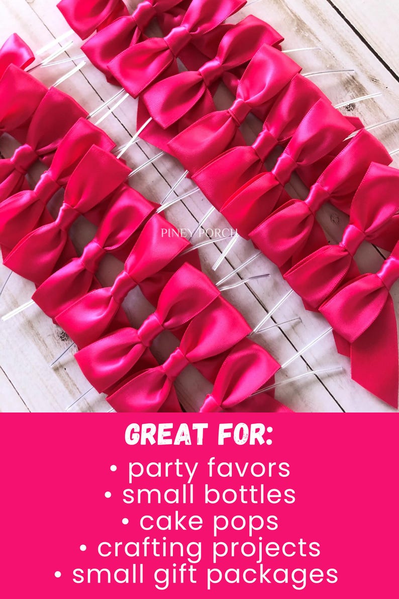 Pode incluir: Uma cole&ccedil;&atilde;o de la&ccedil;os de fita de cetim rosa brilhante presos a finas hastes de pl&aacute;stico branco. A imagem inclui o texto PINEY PORCH e uma lista de usos: GREAT FOR: party favors, small bottles, cake pops, crafting projects, small gift packages.