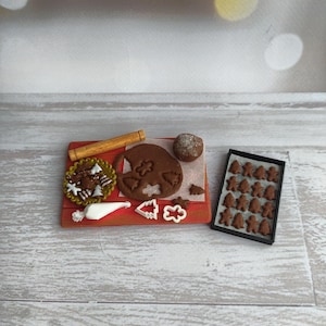 Miniature food. 1:6 Scale. Dollhouse. Cookies on a plate. Cookie making process.