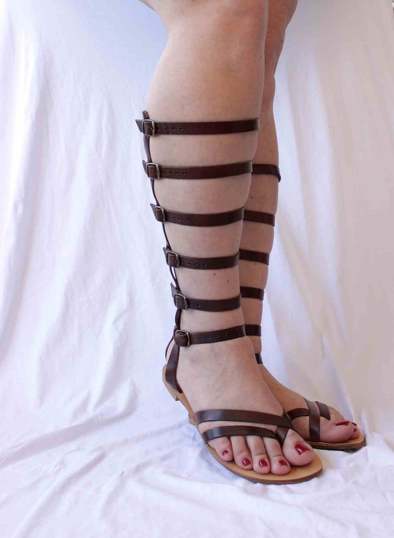 Sandali donna Gladiator strappy high knee boot sandal Sandali fatti a mano in pelle greca Kokkashoes Scarpe Calzature donna Sandali Sandali stile gladiatore e incrociati 