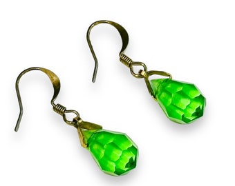 Vintage Green Peridot Teardrop Dangle Earrings / Peridot Faceted Crystal Teardrop Dangle / Art Deco Peridot Dangle Earrings / .75" L