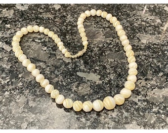 Vintage 1940's Mother of Pearl Cream White Graduated Swirl Bead Necklace 17.5" L