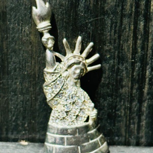 Statue Of Liberty Brooch / Large Rhinestone / Vintage New York Souvenir / Silver Tone / White Rhinestones / 2.5&quot; L