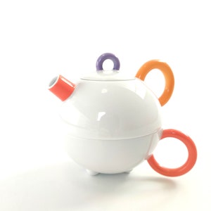 Arzberg tea for one teapot with cup, designer Matteo Thun. In Memphis Milano style.