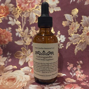 Suplemento herbal natural de ashwagandha: adaptógeno para el alivio del estrés. imagen 1
