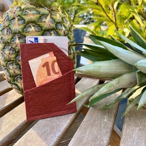 Cartera vegana y sostenible I Money clip I Cartera fabricada en Pinatex® (piel de piña) - MINI WALLET WINE RED