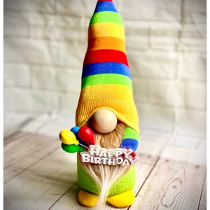 Nain de joyeux anniversaire coloré fait main, nordique, gonk, suédois Tomte