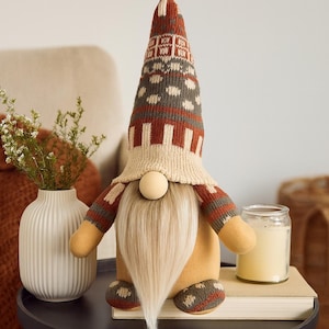 Ręcznie robiony zimowy beżowy krasnal, nordycki, gonk, szwedzki tomte