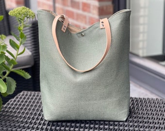 Tote bag in almond green linen, natural leather handles, zipped pocket