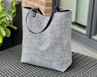 Tote bag in sky blue canvas fabric, blue leather handles, zippered pocket!
