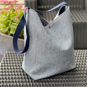 Vegan hobo bag, in mottled fabrics, nice size for every day, comfortable wide handle.