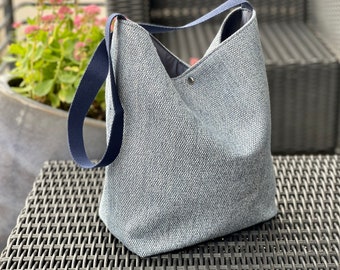 Vegan hobo bag, in mottled fabrics, nice size for every day, comfortable wide handle.