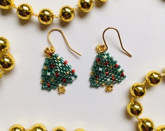 Christmas tree earrings, handmade seed beads, red gold baubles, - Cute, gift for her, girlfriend, wife, xmas, festive earrings, drop earring