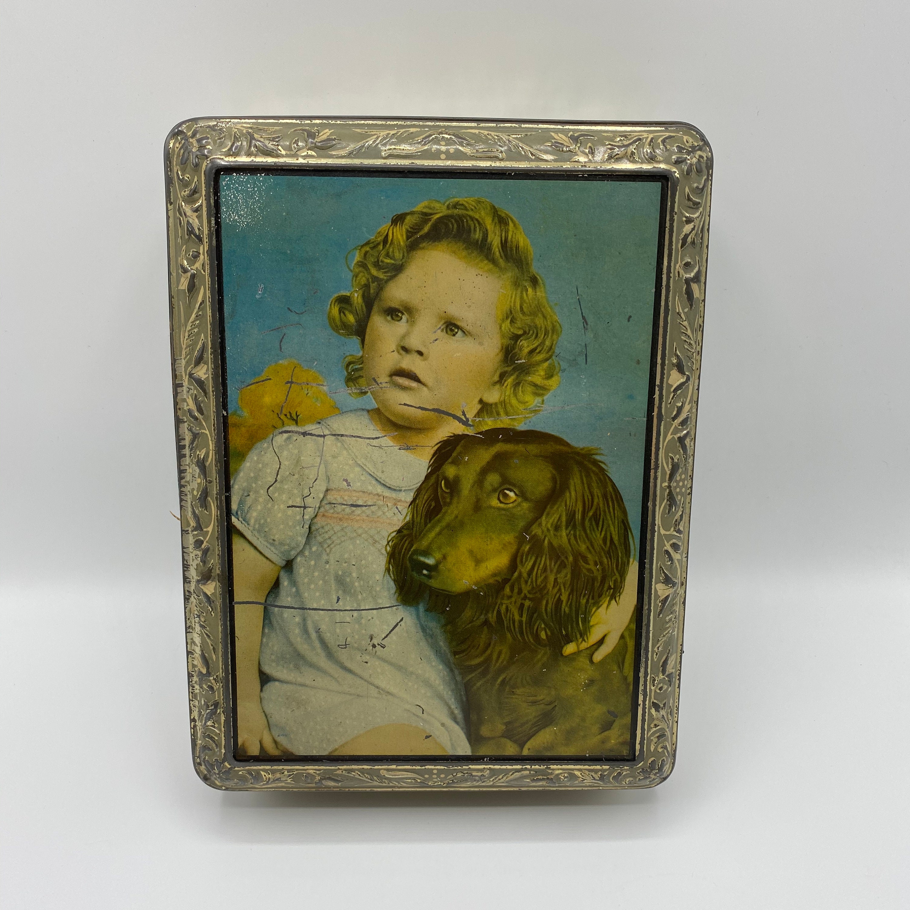 Étain Vintage Lithographié/Biscuits de Garçon et Son Chien Début Du 19Ème