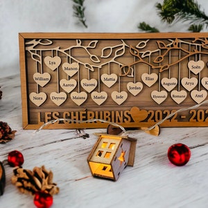 Personalized wooden frame with family members' first names - Elegant engraving