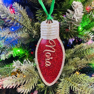 Personalisierter Christbaumschmuck - Vorname in Form einer Glühbirne