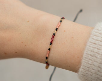 Colorful beaded bracelet "Royal Red" | Miyuki Delica glass beads | Cotton bracelet | adjustable macrame knot