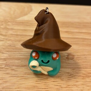 Clicker Kröte mit Hut Schlüsselanhänger, 3D gedruckter Kröten Schlüsselanhänger, Hut auf Kröte Schlüsselanhänger, Clicky Schlüsselanhänger, Frosch Clicker
