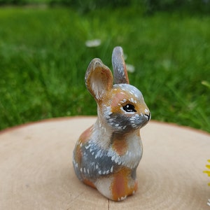 Small tricolor rabbit statuette