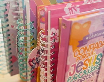 Base to organize your notebooks, diaries, Bibles and more.