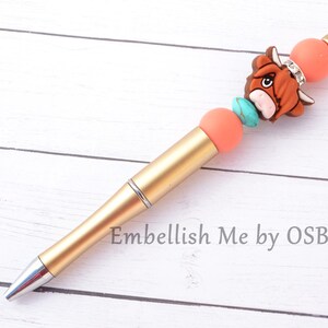 Light Coral Highland Cow,  Beaded Pen, Bead Pens, Beaded Pens, Journaling Pens, Teachers Gifts