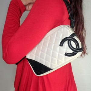 Authentische Chanel Cambon Line Matelasse Schwarz & Weiß Leder Umhängetasche