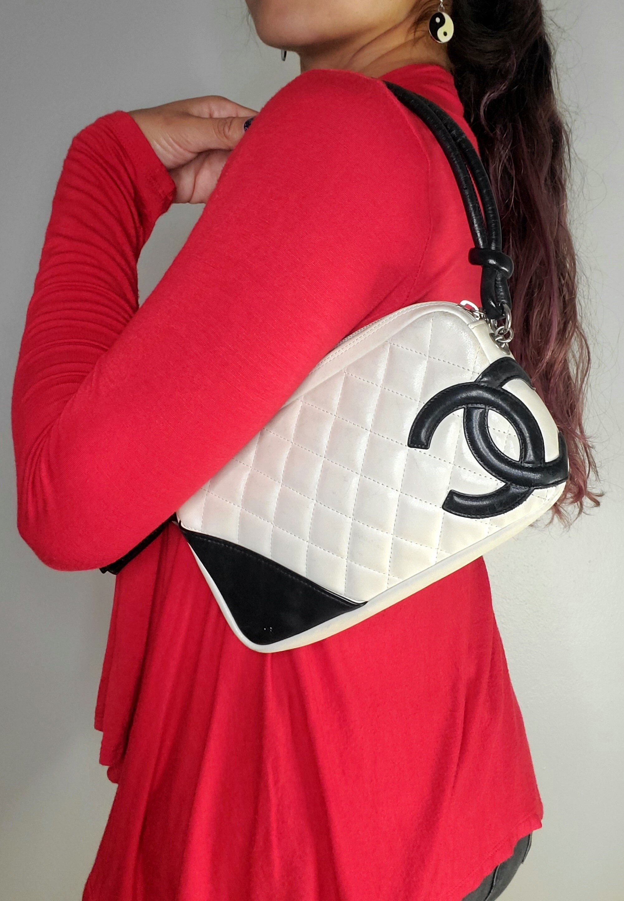 Aylin König  White chanel bag, White bag outfit, Chic dinner outfit