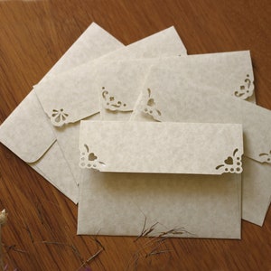 25 enveloppes naturelles en parchemin A1 - Petites enveloppes RSVP pour cartes de réponse de mariage, cartes de remerciement, aimants Save the Date, 4 enveloppes à barres