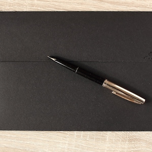 25 enveloppes noires C5 6x9 « Grandes enveloppes postales s’adaptent A5 Invitations de mariage - Découpes en dentelle à rabat droit Enveloppes faites à la main