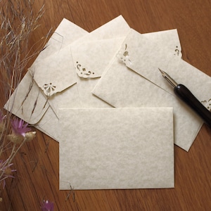 25 enveloppes naturelles en parchemin C7 - Petites enveloppes faites à la main pour cartes de remerciement de mariage, aimant Save the Date - Enveloppes pour cartes-cadeaux
