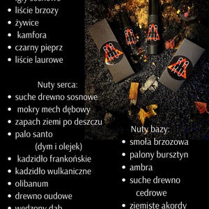 May include: Three small bottles of perfume with black labels and gold lettering. The labels have the text "RA KU" on them. The bottles are arranged in a triangle shape on a black surface. The text on the image reads "Nuty głowy: igły sosnowe, liście brzozy, żywice, kamfora, czarny pieprz, liście laurowe. Nuty serca: suche drewno sosnowe, mokry mech dębowy, zapach ziemi po deszczu, palo santo (dym i olejek), kadzidło frankońskie, kadzidło wulkaniczne, olibanum, drewno oudowe, wędzony dąb, akordy sk&oacute;rzane. Nuty bazy: smoła brzozowa, palony bursztyn, ambra, suche drewno cedrowe, ziemiste akordy, kwiat lipy."