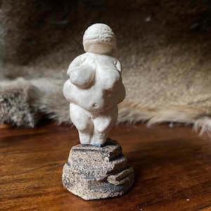 Venus of Willendorf- handmade old goddess figurine. Primordial goddess sculpture. Great Mother figure. Pachamama statue for your altar space