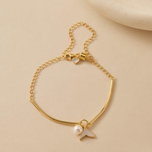 Bracciale artigianale in argento sterling 18 carati con coda di balena e perla.