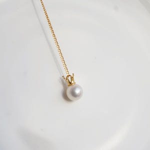 Handmade Crown Solid AAA Akoya Natural Pearl Pendant Yellow Gold Necklace, 100% Genuine Japanese Akoya Pendant Clover flower 18K Gold